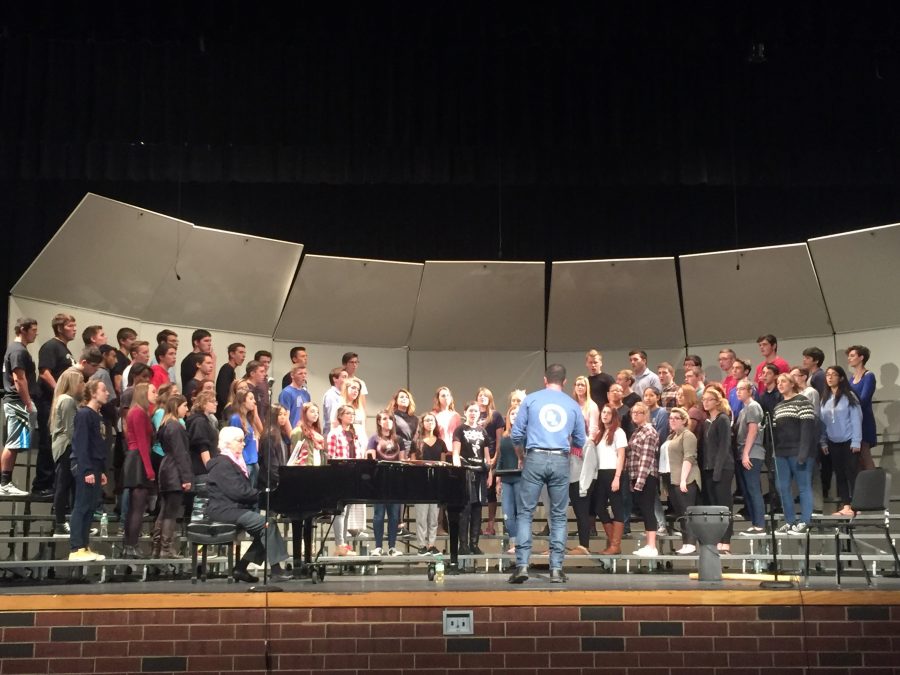Varsity Chorale rehearses for their concert.