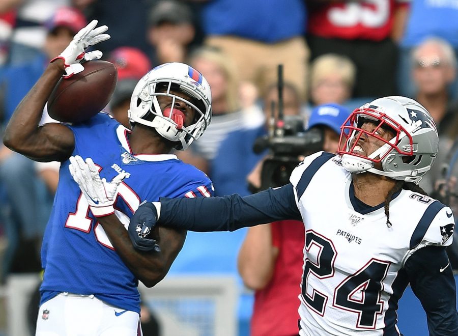 Bills+WR+John+Brown+makes+a+one+handed+catch+against+the+Patriots.+The+Bills+would+later+lose+because+of+a+last+second+interception.